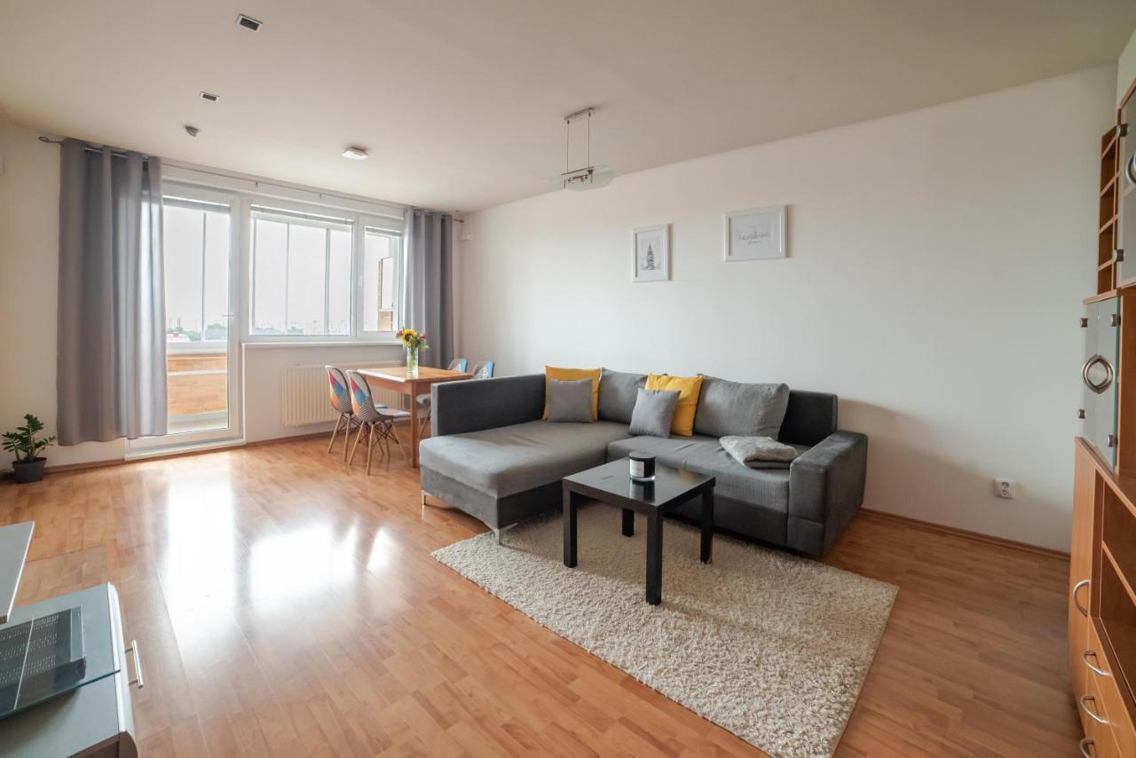 Strawberry Apartment Bratislava Extérieur photo